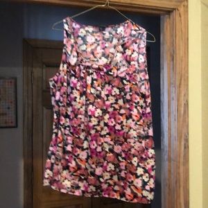 Sleeveless floral print top